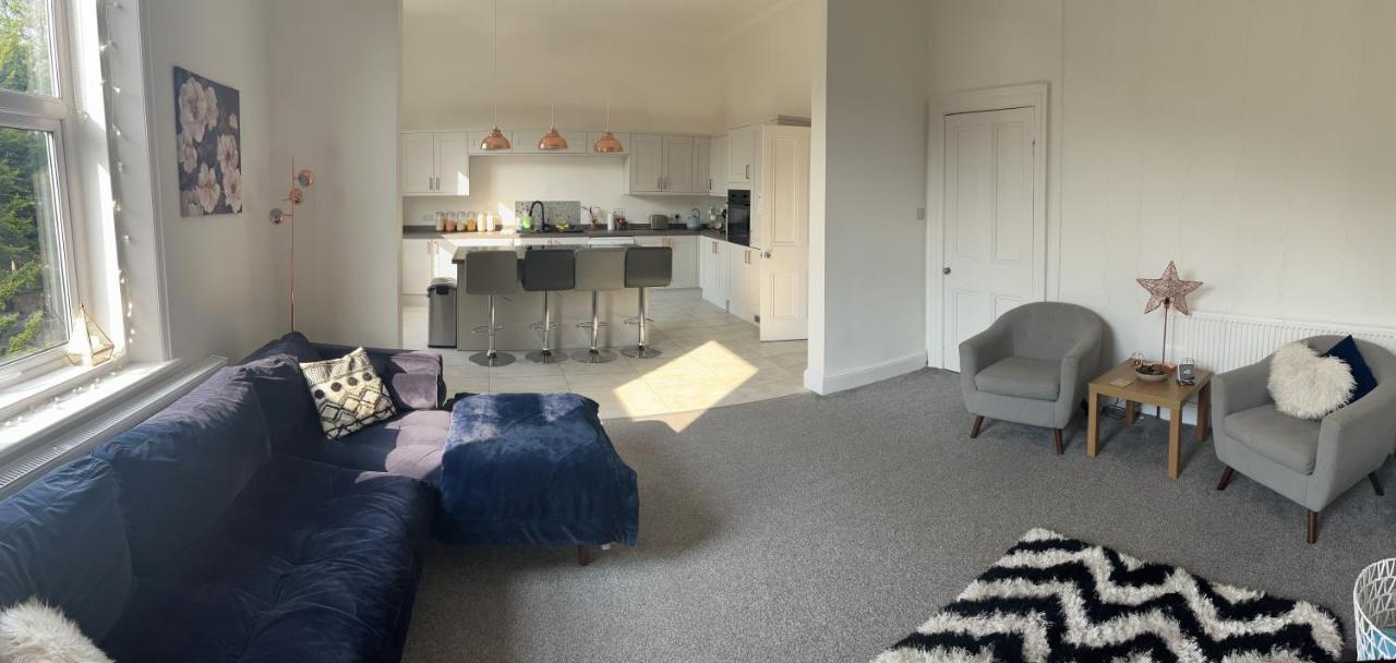 Stunning Bebington Maisonette - Large Private Drive And Entrance, Good Transport Links Exterior foto